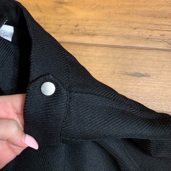 H&M Mini Pleated Skirt - Picture 2 of 3